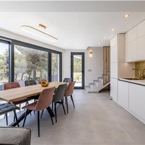 4 bedroom villa with heated pool and sea view in Vinišće, sleeps 8